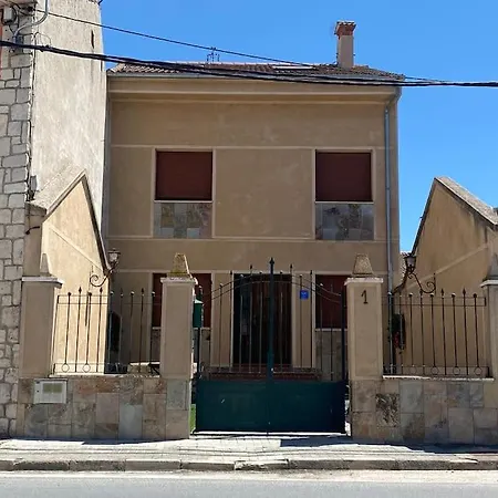 Casa Gonzalez Mozoncillo